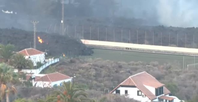 El campo de fútbol de La Laguna, engullido por la lava