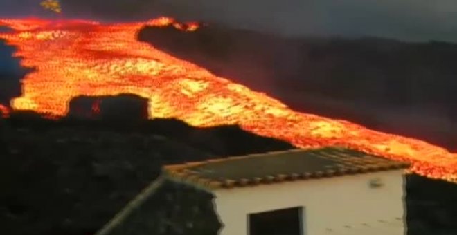 El volcán provoca un 'tsunami de lava'