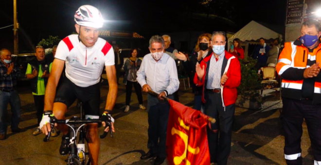 Borja Ortiz, inmerso ya en su reto de las 26 subidas en bicicleta a Los Machucos