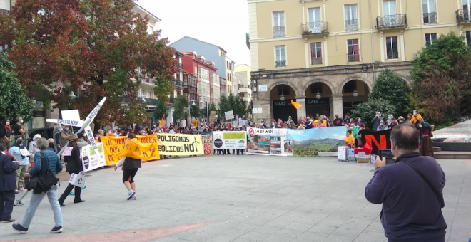 La protesta contra los eólicos llega a Torrelavega