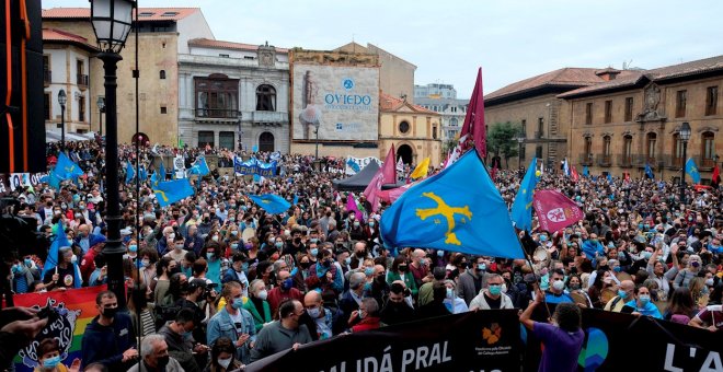 Miles de personas reclaman la oficialidad del asturiano