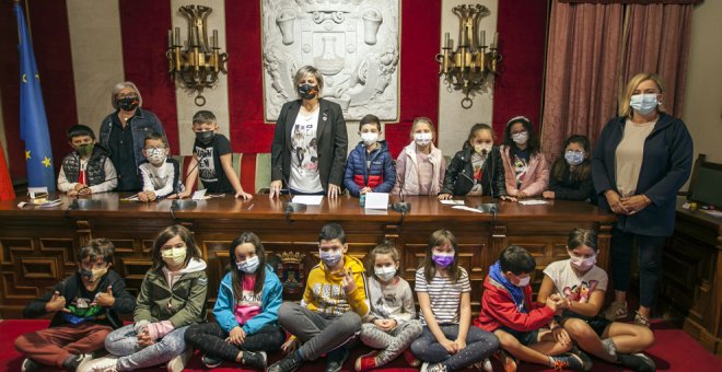 Bolado anima a los estudiantes de Camargo a reciclar y cuidar el medio ambiente