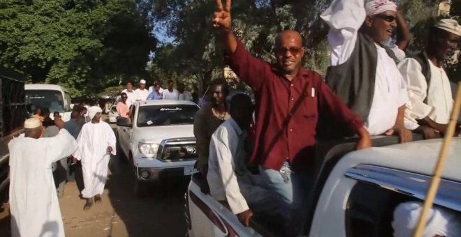 La policía sudanesa impide que cientos de manifestantes marchen frente al Consejo de Ministros