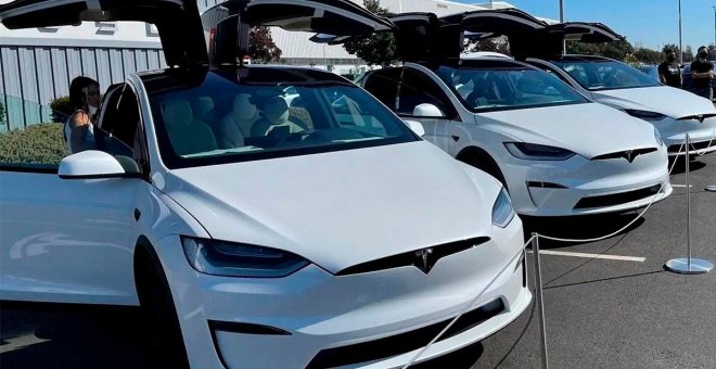 Primeras entregas del Tesla Model X: así se ha renovado por dentro el SUV eléctrico