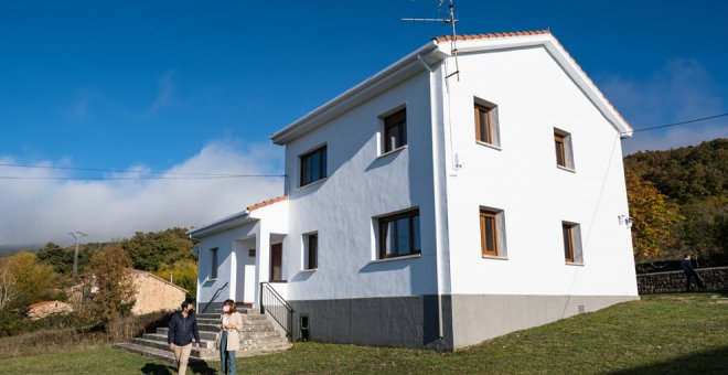 Rehabilitada la Casa del Médico en Valdeprado del Río para alquiler social