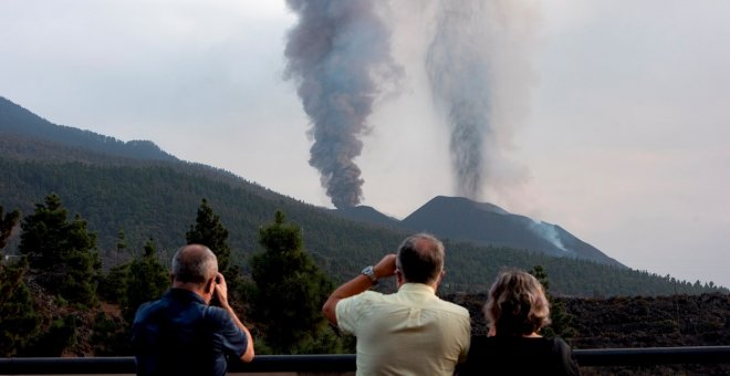 Volcán en la Palma, en directo: última hora sobre la erupción en Cumbre Vieja | Las autoridades confinarán Tazacorte si la colada norte llega al mar