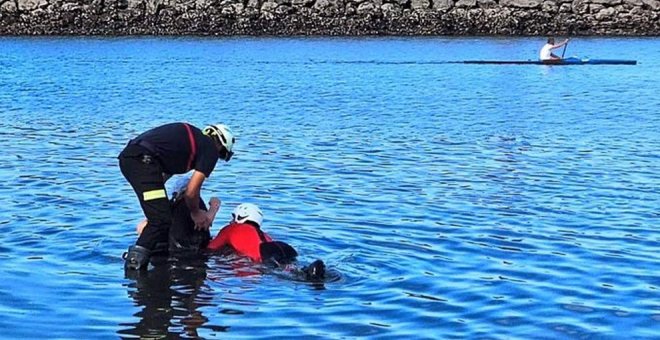 Rescatada una mujer atrapada en el lodo en las marismas de Laredo