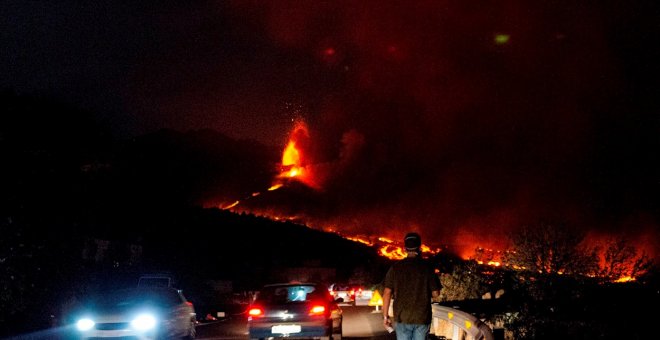 Volcán en La Palma, en directo: última hora sobre la erupción en Cumbre Vieja | La lava atraviesa La Laguna y amenaza con causar más estragos