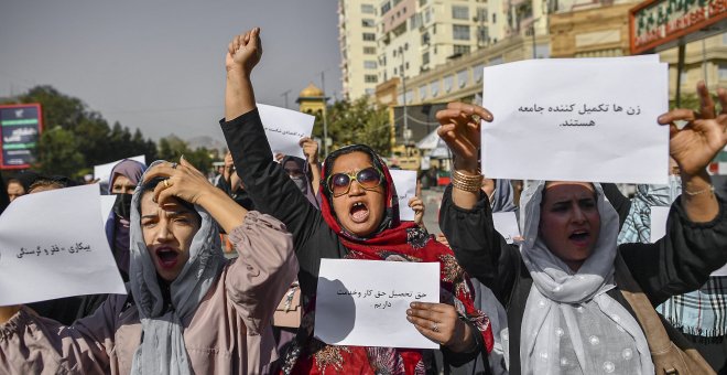 Los talibanes dispersan una protesta de mujeres que reclamaban sus derechos