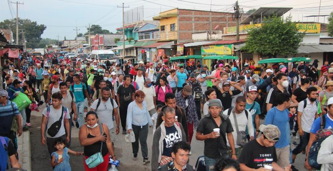 Una caravana de 6.000 migrantes cruza México en busca de asilo