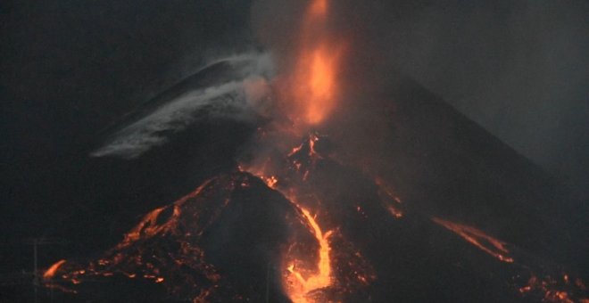 El volcán de La Palma, en máxima actividad: más lava, energía y sismicidad