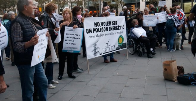 Las zonas afectadas por macroproyectos de renovables en Catalunya desconfían del nuevo decreto de la Generalitat