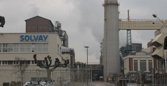 Una subcontrata de Solvay denuncia las condiciones laborales de la empresa