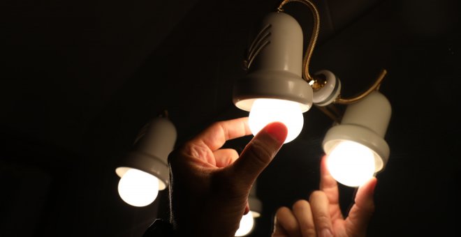 La luz baja este domingo hasta 79 euros/MWh, el precio más bajo de todo octubre