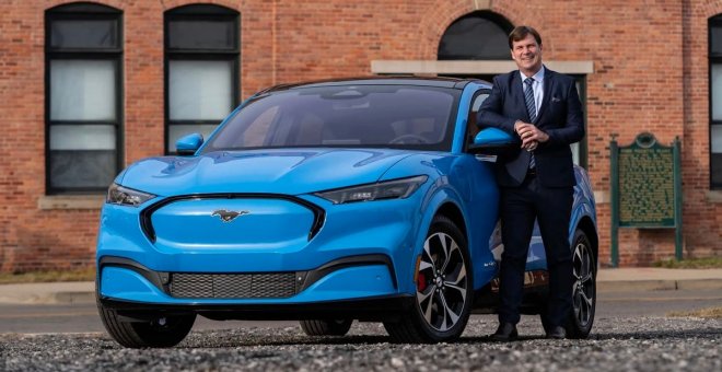 El CEO de Ford contesta a Elon Musk y admite que Tesla "está abriendo el camino" con sus coches eléctricos