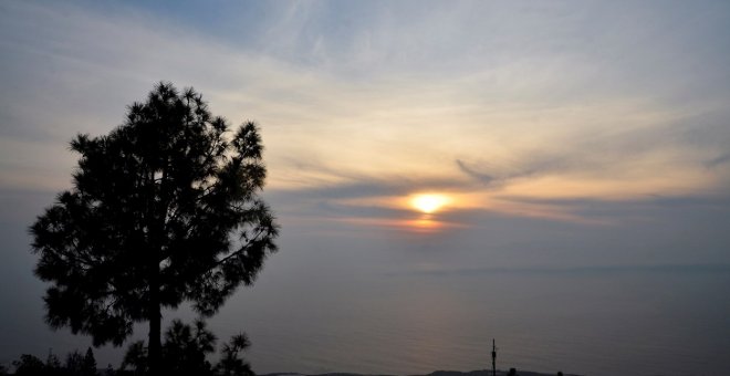Se mantiene la mala calidad del aire en La Palma mientras el viento expande la ceniza por otras islas del archipiélago