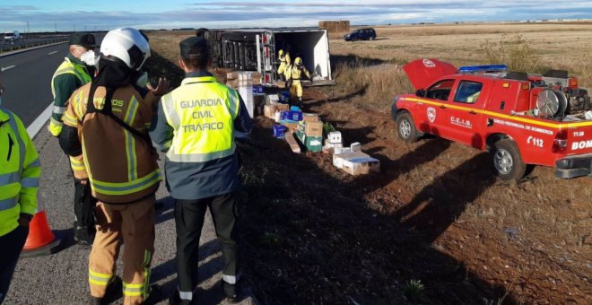 Da positivo en cocaína y marihuana tras volcar su camión de mercancías peligrosas en Guadalajara