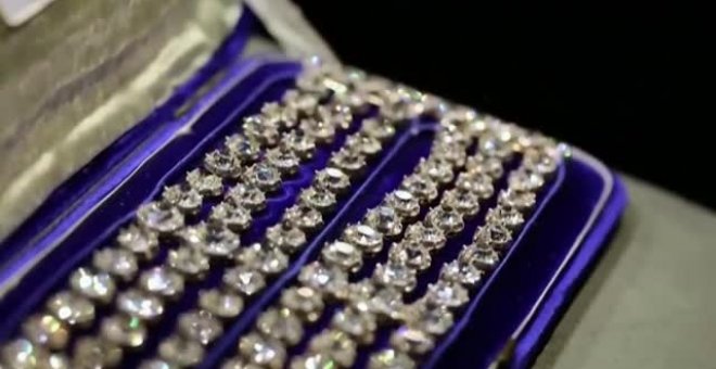 Dos brazaletes de diamantes de María Antonieta, vendidos por más de 7 millones de euros