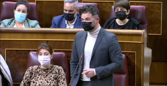 Rufián pide a Sánchez no "regalarle" a la ultraderecha toda una generación