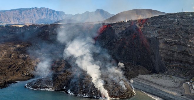 Los científicos, pendientes de si el volcán se reaviva tras la tendencia decreciente que venía mostrando