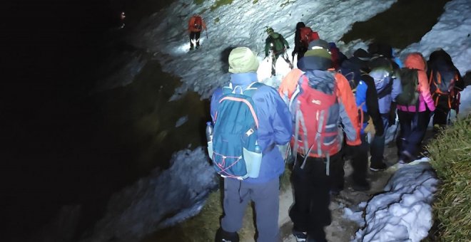 Rescatados once senderistas atrapados por la nieve en los Picos de Europa