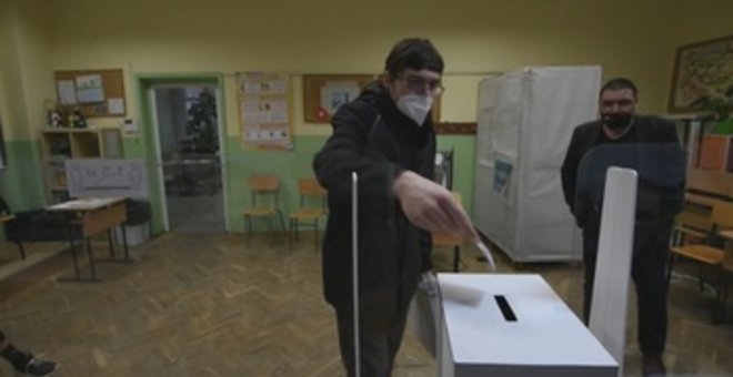 Las proyecciones en las elecciones búlgaras dan una ventaja a Continuemos el Cambio