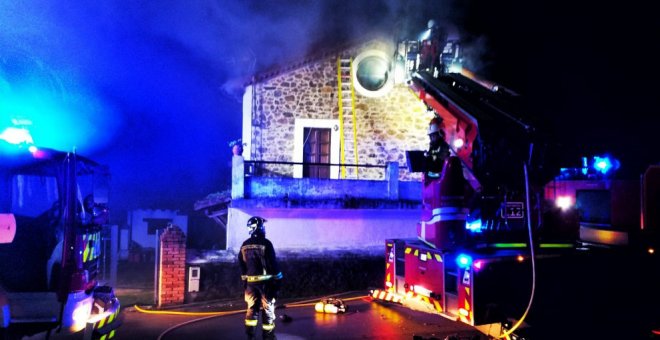 Calcinada una vivienda en Valdáliga