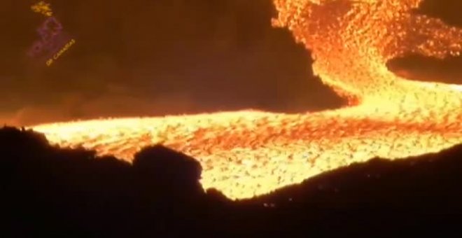 Los científicos empiezan a analizar in situ las primeras coladas del volcán de La Palma