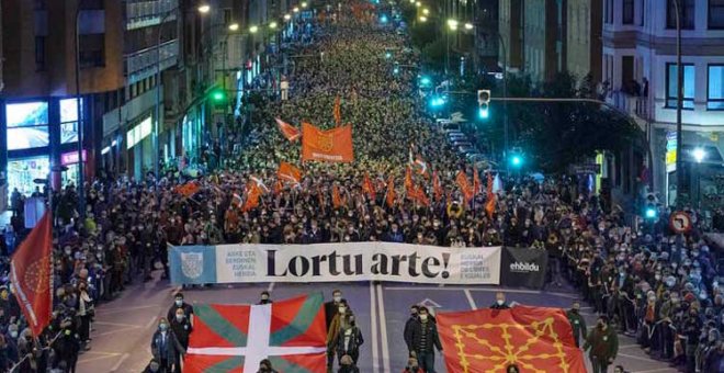 EH Bildu congrega miles de manifestantes por la independencia de Euskadi