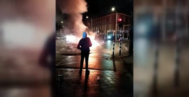 Segunda noche de protestas violentas contra las restricciones en los Países Bajos