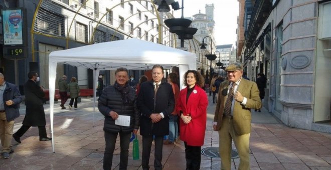 Pumares afea a Rodríguez Vigil que se manifeste contra la oficialidá y no por la sanidad pública