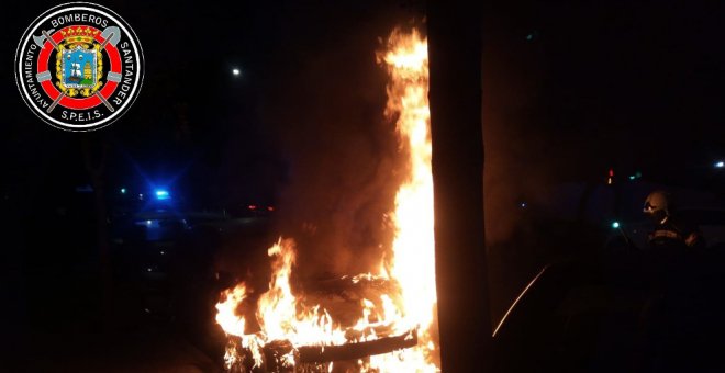 Arden otros cuatro coches y cuatro contenedores esta madrugada en Santander