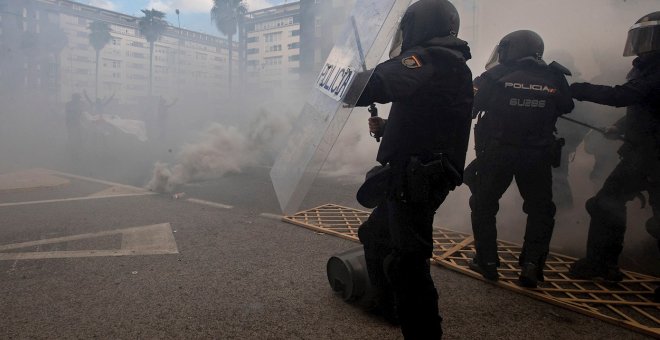 Cargas policiales en Cádiz al finalizar la manifestación en apoyo de los trabajadores del metal