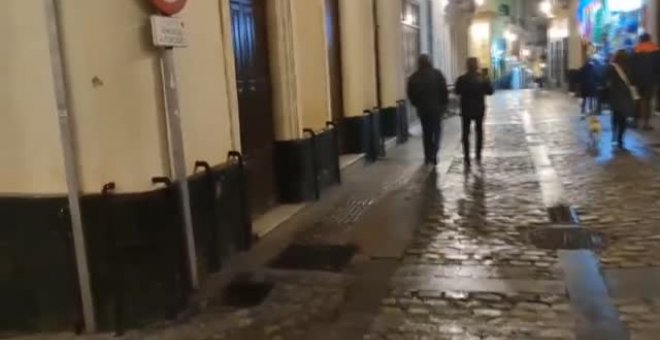 Cacerolada desde los balcones de Cádiz para apoyar a los trabajadores del metal