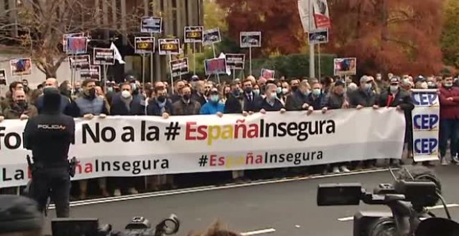 Policías y guardias civiles protestan en toda España contra la reforma de la Ley de Seguridad Ciudadana