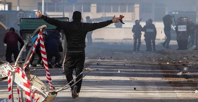 Nuevas cargas policiales en Cádiz mientras los sindicatos negocian con la patronal