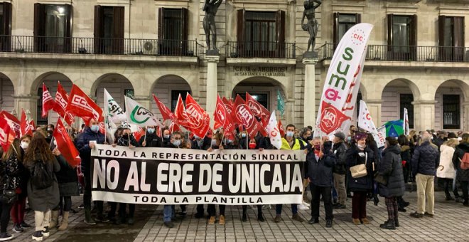 Un 80% de la plantilla de Unicaja secunda la huelga en Cantabria