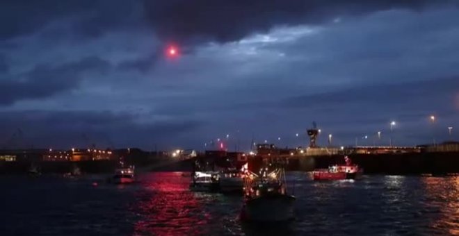 Pescadores franceses impiden el atraque de un buque británico en el puerto de Saint Maló