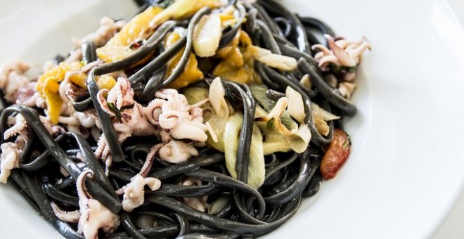 Pato confinado - Receta de linguine nero di seppia con frutti di mare (espaguetis con marisco)
