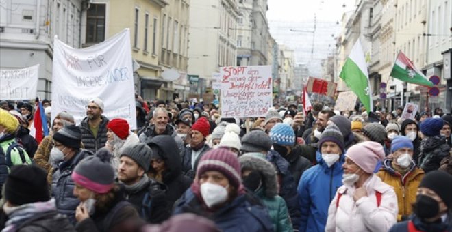 Unas 40.000 personas protestan en Austria contra la vacunación obligatoria