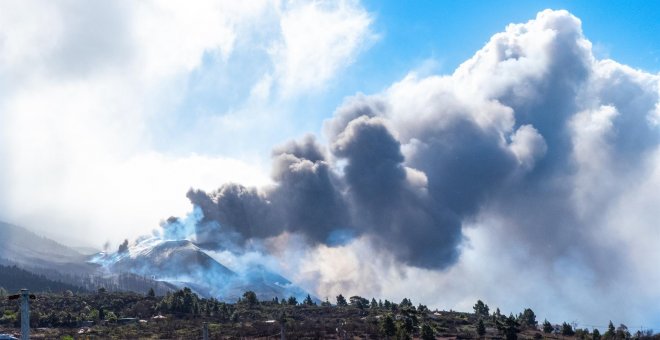 Se abre un nuevo foco emisor del volcán de La Palma y repunta la sismicidad