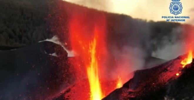 La nuevas bocas eruptivas continúan activas en la zona norte