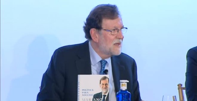 Rajoy: "Defiendo a la monarquía y al rey Juan Carlos, atropellado injustamente en este país"