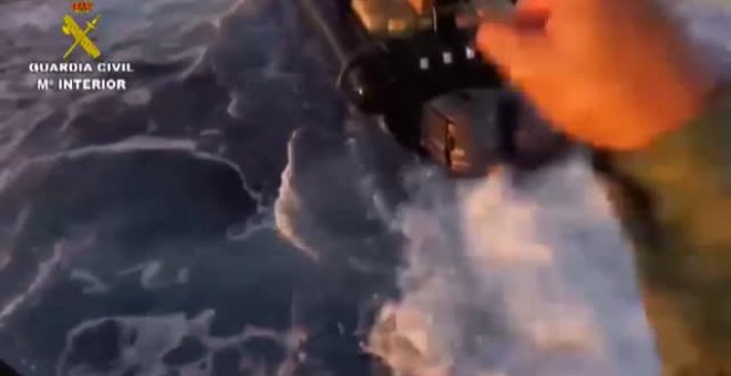 La Guardia Civil detiene a seis narcos tras una espectacular persecución en alta mar