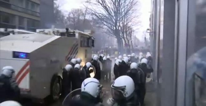 Las protestas en Bruselas contra el pasaporte COVID acaban en disturbios