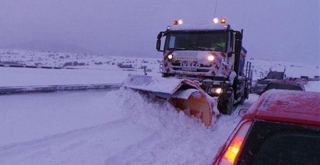 Tráfico pide "prudencia" en los desplazamientos por el norte ante las nevadas