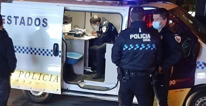 Permiso de conducir suspendido, sin seguro y agredir a los agentes, detenido un hombre en Toledo