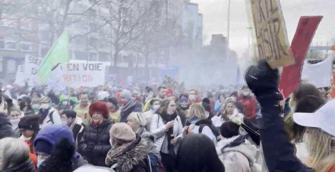 3.800 personas marchan en Bruselas contra la vacuna obligatoria a sanitarios