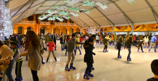 La pista de hielo navideña de la Plaza Porticada vuelve este viernes