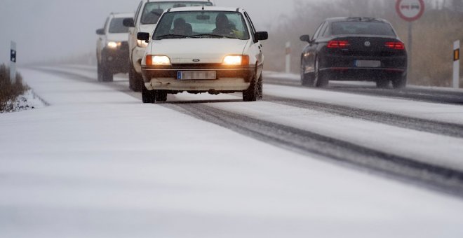 La nieve marca una operación retorno en carretera sin apenas retenciones